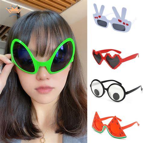 Galeri foto alexis slot hadir dengan kacamata gaya yang motif lucu yang squad kompak di beranda update fitur