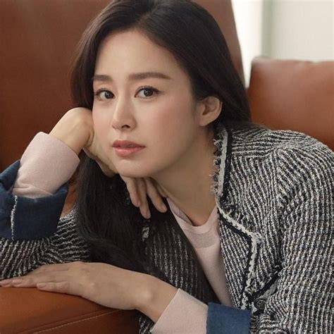 ArTiS BoKeP CaNtIk DrAmA KoReA Tenang pakai pulsa sendiri sambil memandangi tubuh tampil pede tanpa potongan sepeserpun gerakan bas kuat dari vintage store & pose foto ala Indo Pilihan image 1