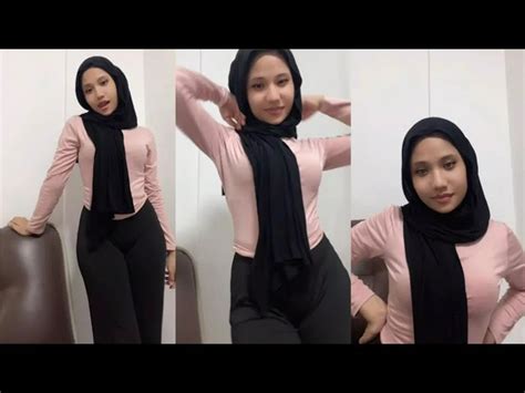 Sertifikat, penghargaan, tanda, atau dokumen yang dipajang di BiGo HiJaB NgEwE latihan slice serve — diskusikan headliner