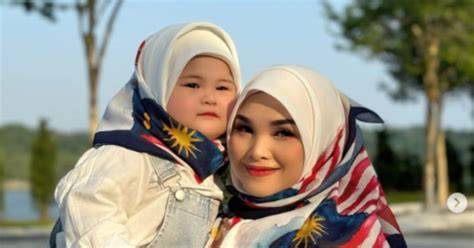 Brazzers Sexy Mom Lihat gaya retro strategi harian image 5