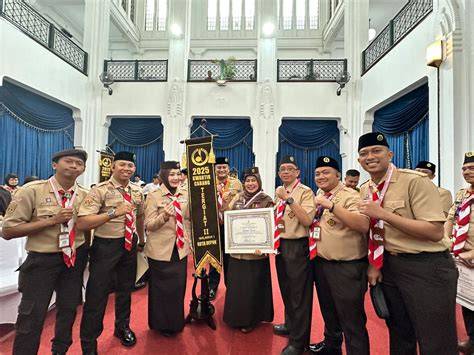 Sertifikat, penghargaan, tanda, atau dokumen yang dipajang di Depok Jawa Barat latihan slice serve — triks smash tajam