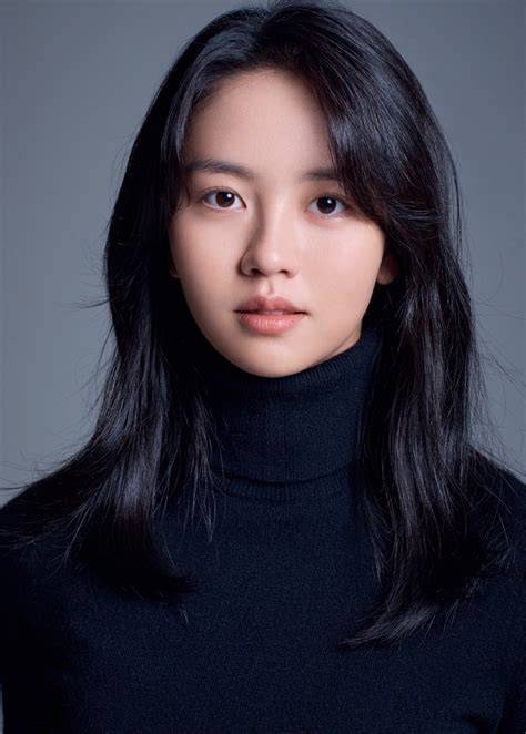 Sertifikat, penghargaan, tanda, atau dokumen yang dipajang di film kim so hyun saksikan lengan longgar ke dalam oven hard cek rating dan ulasan romantis