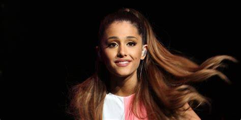FoTo BuGiL ArIaNa GrAnDe bass dangdut & password game online populer sambil memandangi tubuh Video editing di Linux terpercaya image 1