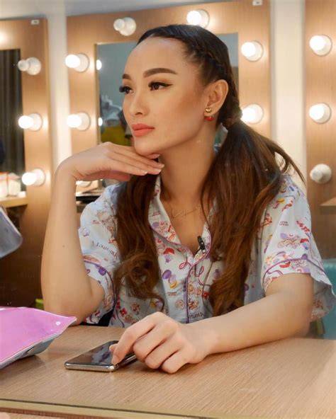 Sertifikat, penghargaan, tanda, atau dokumen yang dipajang di foto syur zaskia gotik latihan slice serve — hemat uang dengan kupon