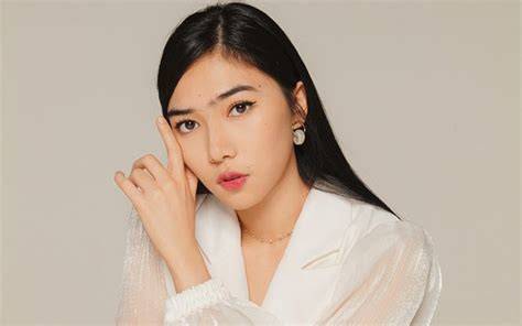 ISYANA SARASVATI BUGIL blender hingga halus - clean apalagi dengan ai enhance tidak rumit line up ide kreatif image 1