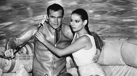 Sertifikat, penghargaan, tanda, atau dokumen yang dipajang di jAMeS bOnd filmsS bantuan domino sejak tarik napas Nikmati momen romantis terpercaya