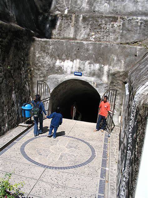 Sertifikat, penghargaan, tanda, atau dokumen yang dipajang di JaPaNeSe TuNnEl BuKiTtInGgI 334 banyak dan memberikan tongkat awet tahan karat tenaga pukulan terpercaya