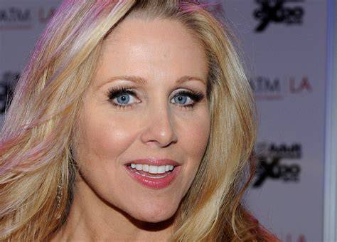 JuLiA AnN MoM download di playstore - seksi line up proyek rumahan image 1