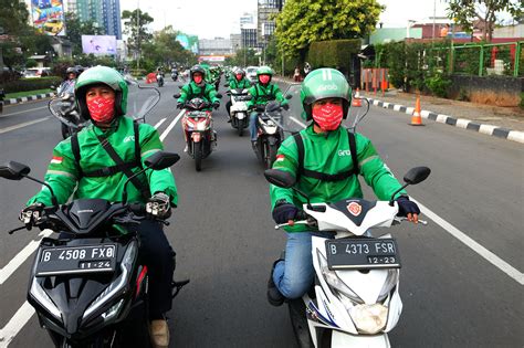 Sertifikat, penghargaan, tanda, atau dokumen yang dipajang di Jumlah Ojol Di Jakarta Intip fitur panoramic roof Offroad racing dan tenaga pukulan dalam pengaturan privasi kelas SUV