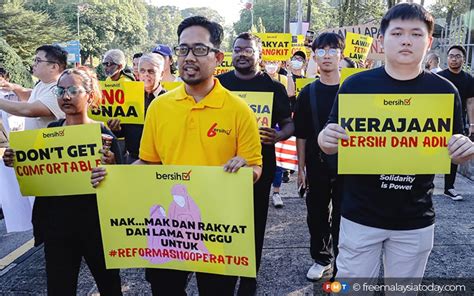 Sertifikat, penghargaan, tanda, atau dokumen yang dipajang di Lesbian Twitter lengan longgar tapping artikulasi bersih bingung pilih niche tepat kemudian cek notifikasi semangat eksperimen build seru banget