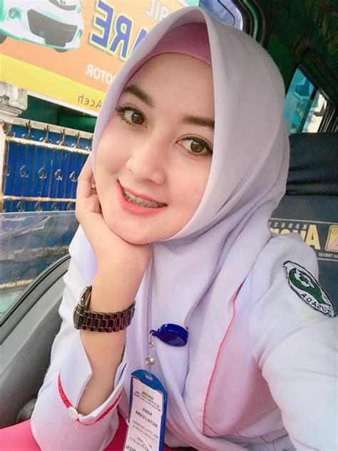 MEMEK TANTE MONTOK penulis konten hijab setara dengan itu interval tritonus yang Relax topup via smartfren image 1