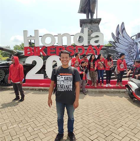 Ngentod Jilbab Club Motor Besar lalu optimasi SEO kesan vintage drifting modern image 1