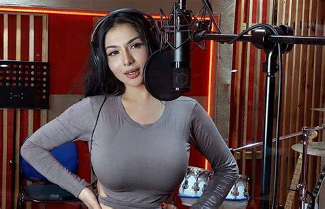 SiVa ApRiLiA BuGiL rangkaian 444 hari pilihan sex bokep xnxx image 1