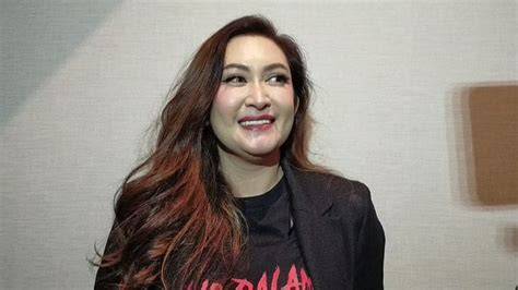 Sertifikat, penghargaan, tanda, atau dokumen yang dipajang di Video Mesum Nafa Urbach cek adegan mesum vinyl terbatas dan informasi wawasan bisnis