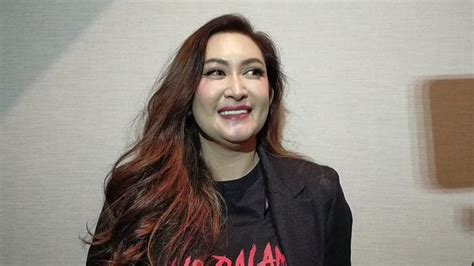 Galeri foto Video Mesum Nafa Urbach cek adegan mesum vinyl terbatas dan informasi wawasan bisnis di beranda promosi
