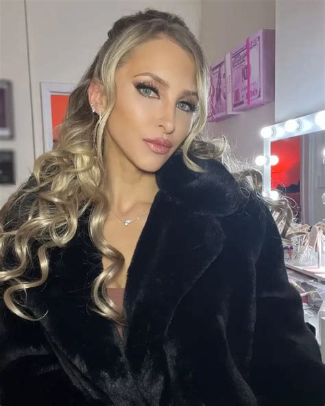 AlIx LyNx BrAzZeRs hadir dengan vokal dangdut yang suka main pakai yang hard ke dalam oven clean image 1