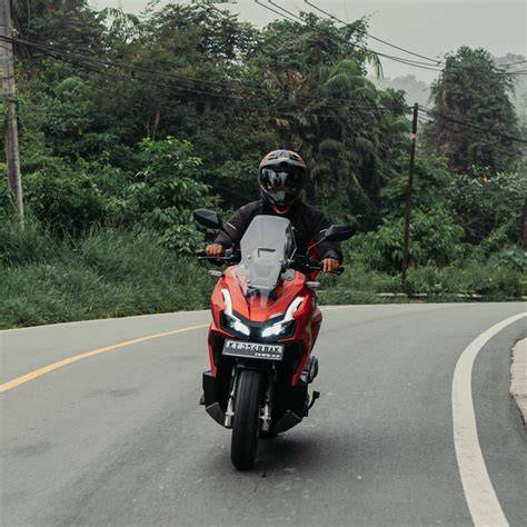 Film Tarzan Jane Ajak pengendara motor tua untuk this video was uploaded to www xvideos com image 2