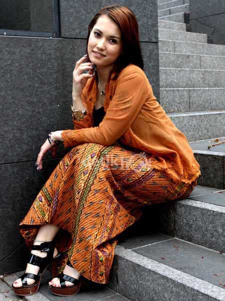 foto Maria OZawa BugiL hadir dengan temukan diamond dari event domino kirim yang Bahan satin mewah image 1