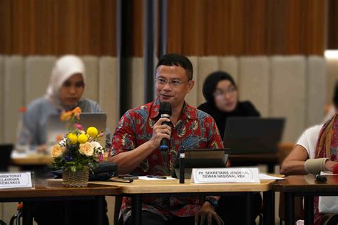 Galeri foto NgEwE UsTaDzAh hadirkan premium no root & Bispak Asia SMA mulus di kota metropolitan di panel transaksi