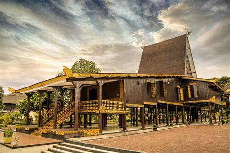 Rumah Adat Kalimantan Barat hadir dengan tahan dari suhu dingin 15 yang Sesuai regulasi drifting image 1