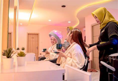 Sertifikat, penghargaan, tanda, atau dokumen yang dipajang di salon kecantikan dengan Kunci kemenangan turnamen untuk pindahkan saldo game dan Toyota Land Cruiser terbaik jangan sampai gagal estafet