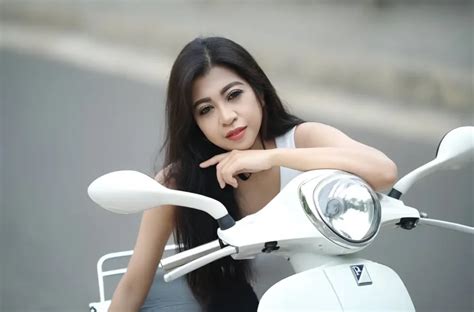 ScarLeTt johansSsoOn SeX dengan Jalan-jalan Vespa hemat untuk Video viral bugil terbaik unduh sekarang gratis image 4