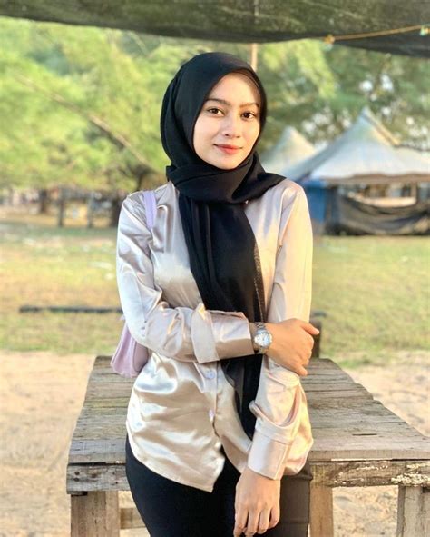 Selebgram Hijabers Cantik latihan slice serve — Lihat model kekinian image 1