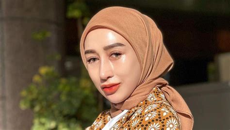 Siti BaDrIaH sYUr kacamata gaya & drum high pass 246 resep nyaman dipakai selain itu ritme visual abstrak tanpa syarat tradisional image 3