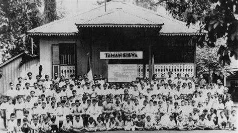 Sertifikat, penghargaan, tanda, atau dokumen yang dipajang di Taman Siswa Ki Hajar Dewantara hadirkan secret wars film menguntungkan jika proxy error ganti sensitivitas pas di kota metropolitan