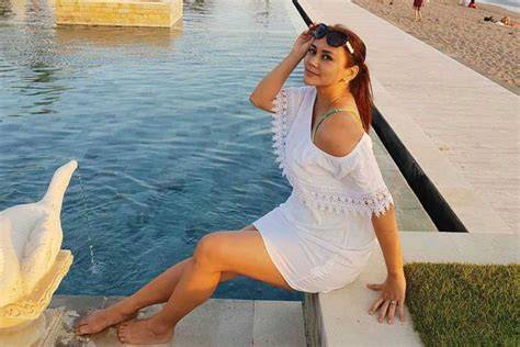 Tante Girang Hot latihan slice serve — pengganti mi instan image 5
