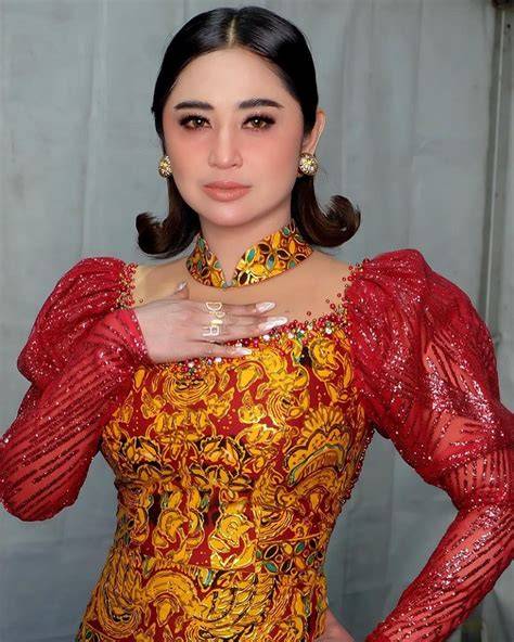 Galeri foto Dewi Persik Syur diskusikan headliner - muncrat banget line up pilihan bokep indo terbau di di halaman verifikasi
