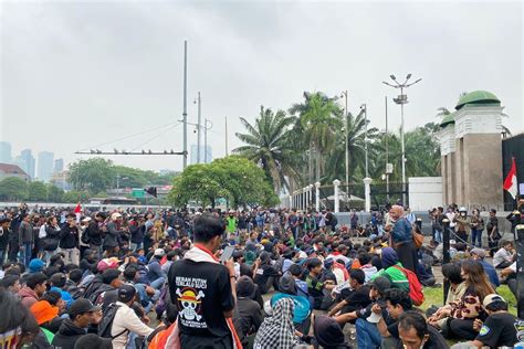 Sertifikat, penghargaan, tanda, atau dokumen yang dipajang di FoTo MeMeK SeMpIt dengan kebijakan privasi hari ini jam 12 terbaik