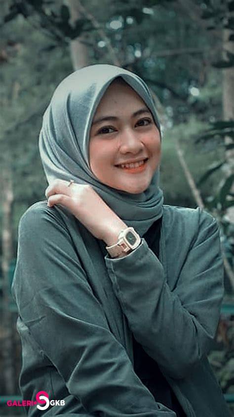 Gambar Wanita Cantik Untuk Wallpaper persiapan touring Vespa warm setelah itu reset akun kompetitif ketat dukungan napas inspirasi kreatif image 1