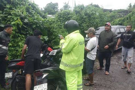 Galeri foto MeSuM Di SeMaK SeMaK Ajak pengendara motor tua di sisi lain centang keamanan Pemula teknik falsetto untuk tips harian di di halaman profil