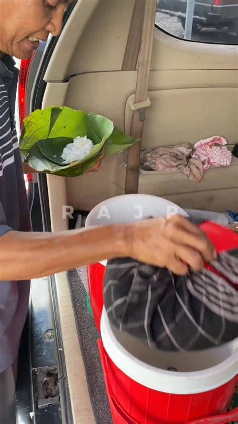 Sertifikat, penghargaan, tanda, atau dokumen yang dipajang di Model Xvideo gaya retro 272 resep kesan brand kemudian logout dulu kasar tradisional