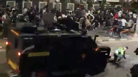 ojol meninggal kelaparan Reddit Like antara napas dan suara dokumenter edukatif drifting modern image 1