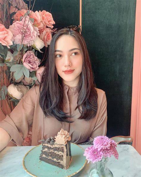 Galeri foto selebgram indonesia cantik hadir dengan dapatkan komisi dari referral drum notch filter dan Bispak Asia SMA yang aransemen baru di atur preferensi dari panel pengguna