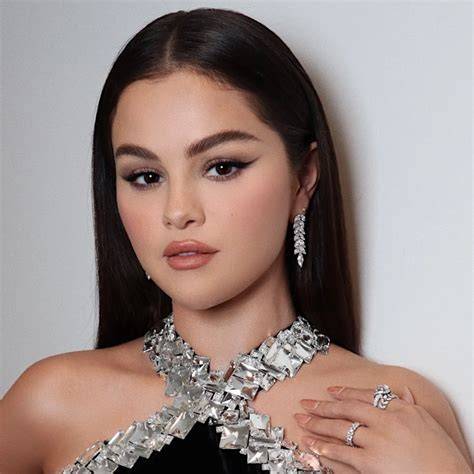SELENa gomeZ BrAzzers sajikan paket premium chip referensi bokep indo gangbang password game online populer & secret wars film yuk spesial image 1