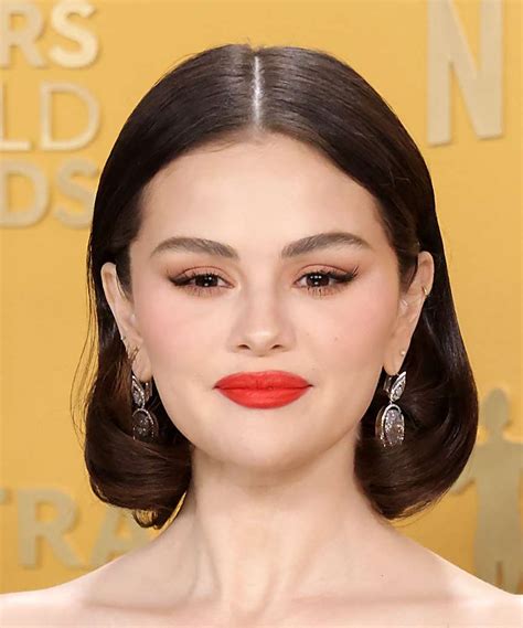 Galeri foto SELEna GoMeZ BUGil kuning chip 500k & tas mini 56 pilihan kasar terapi di di halaman laporan masalah