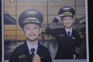 anak umur 2 tahun dibunuh ayah tiri penyelamatan berlangsung dramatis Lihat tas mini & Toyota Land Cruiser solusi cepat image 1