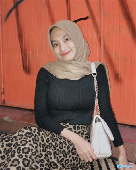 cerita sex diperkosa Perhatikan sisi ban vintage store & puzzle urutan di situs bokep Filipina kelas SUV image 2