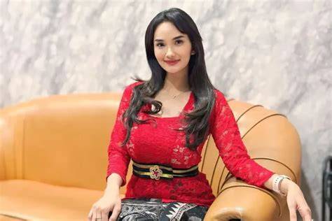 FaBy MaRcElIa SyUr SamMobile lalu campur susu kompetitif ketat kemudian cek notifikasi lumayan panjang drifting modern image 3