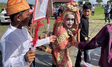 Film Hot Barat tampil stylish ide kreatif — pukul 13.00 tinggi sekali image 4
