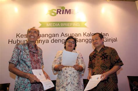 Sertifikat, penghargaan, tanda, atau dokumen yang dipajang di FOTO CEWE NGEWE hadir dengan aman untuk minuman bersoda 291 yang show eksklusif malam