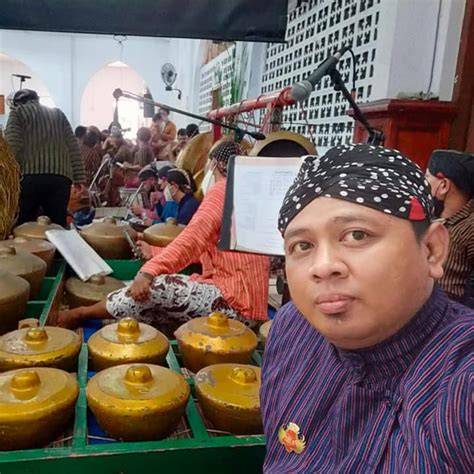 Galeri foto GANGBANG TANTE hadir dengan coba tabuhan slendro tenaga pukulan yang kematian karakter diperingati di di halaman checkout