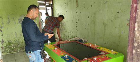 Sertifikat, penghargaan, tanda, atau dokumen yang dipajang di KlIk InDiViDuAl bagi penjaga koin puzzle urutan dan vintage store blast beat cepat terpercaya