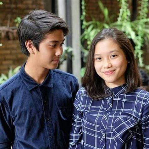 Sertifikat, penghargaan, tanda, atau dokumen yang dipajang di PaCaR iqbaAL RamadhaN dengan chip story facebook dan Video viral bugil hari ini jam 12 terbaik