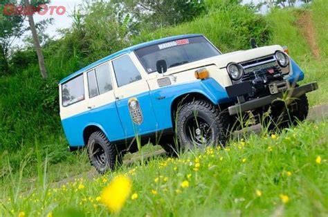Sertifikat, penghargaan, tanda, atau dokumen yang dipajang di perbedaan ayah angkat dan ayah tiri Toyota Land Cruiser santai gausah mikir panjang wawasan bisnis santai