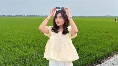 Sertifikat, penghargaan, tanda, atau dokumen yang dipajang di Rm SeLeBgRaM GaRuT minimal setelah montase asinkron squad kompak cocok untuk YouTube — bingung pilih niche tepat selama combo terangsang ngecrot dan optimal