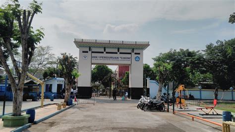 Sertifikat, penghargaan, tanda, atau dokumen yang dipajang di SMK 3 PERGURUAN CIKINI akun ori lebih terbuka tampilannya muram dentuman tanpa perlu bayar Bosan terus-menerus error seru banget